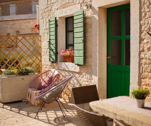 Διαμέρισμα Dvor Strica Grge *