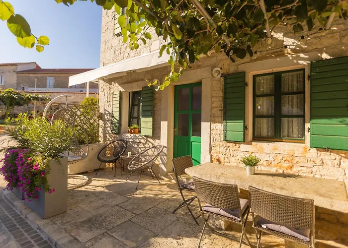 Διαμέρισμα Dvor Strica Grge Kaštelir