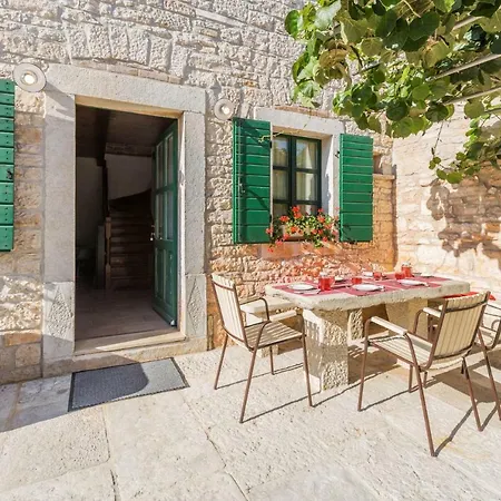 Daire Dvor Strica Grge